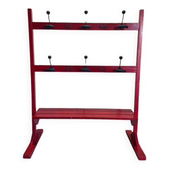 Porte-manteau d’écoliers vintage en bois rouge