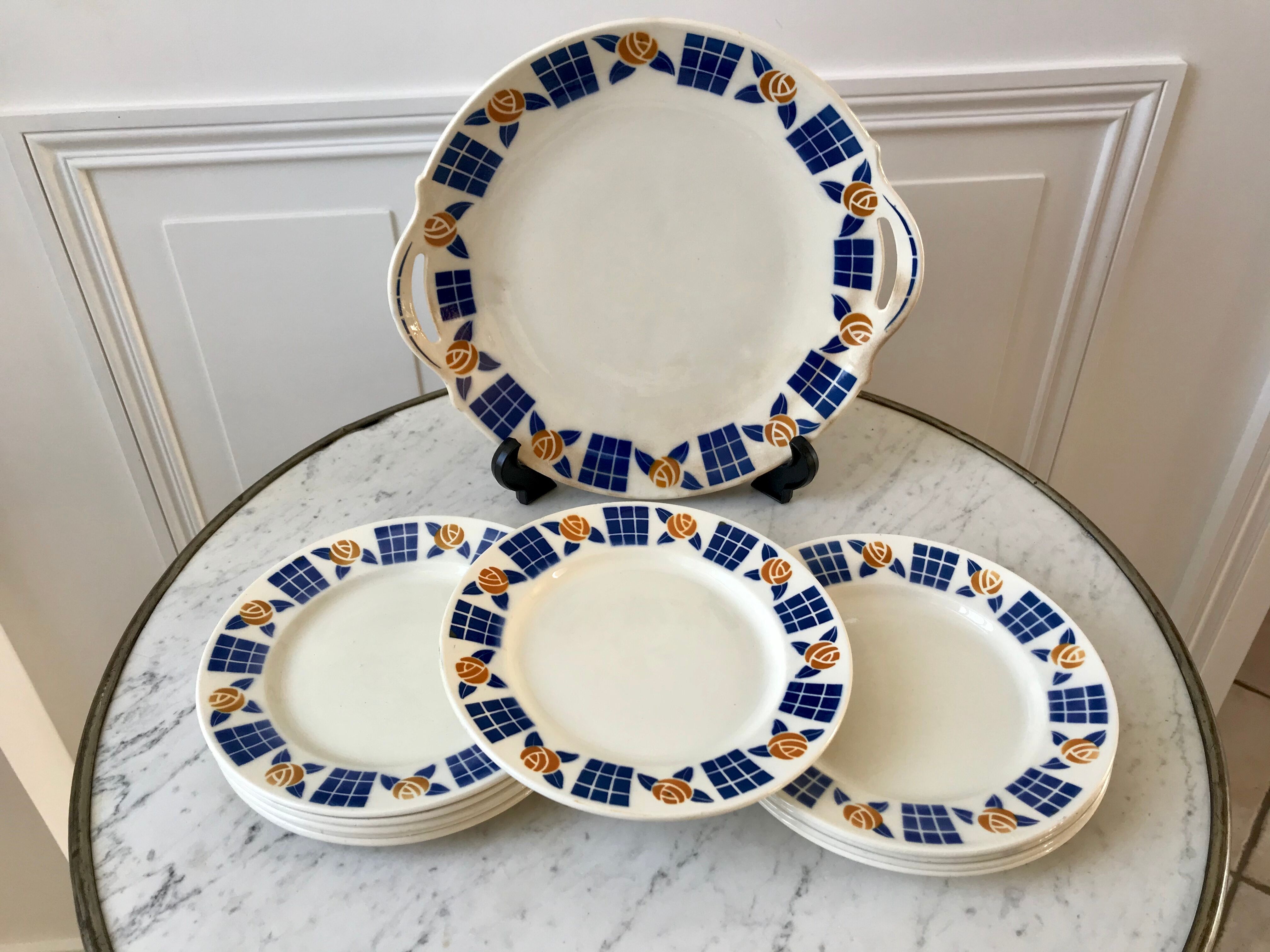 Badonviller dessert service consisting of a cake dish and 10 30s dessert plates