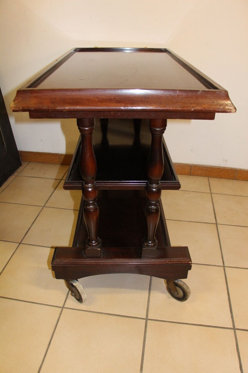 Serving table