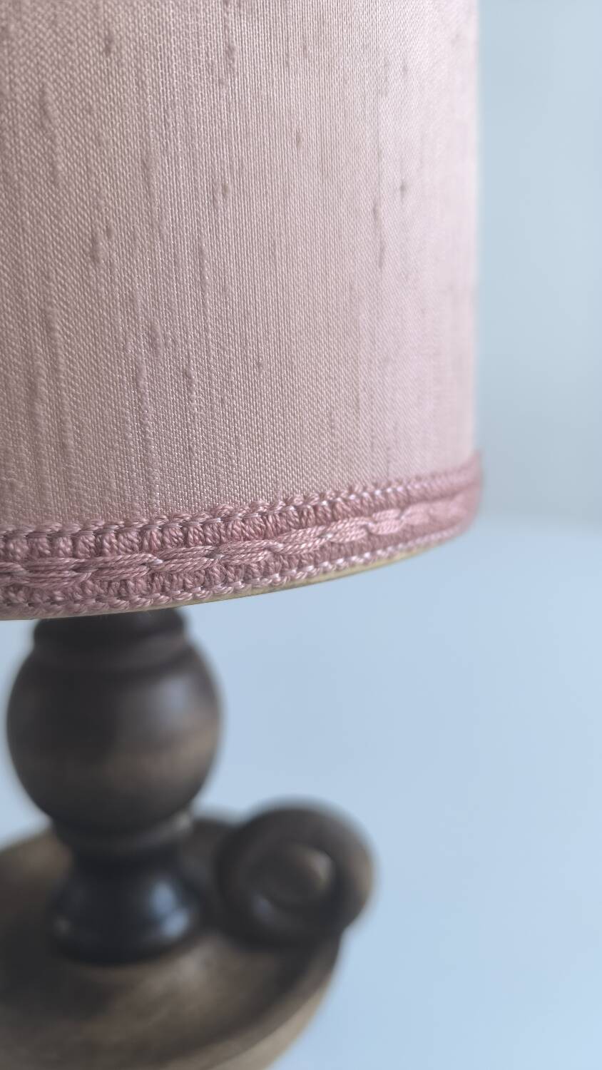 Table lamp in turned wood