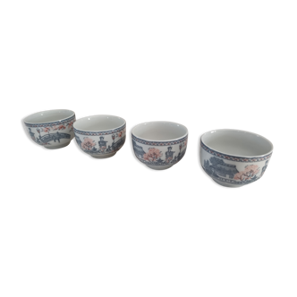 Lot de 4 tasses à thé japonaises sans anse décor bleu et rose pâles