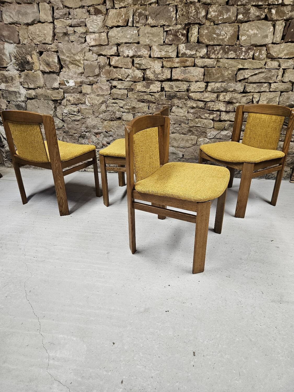 4 chaises en tissu et bois, 1970