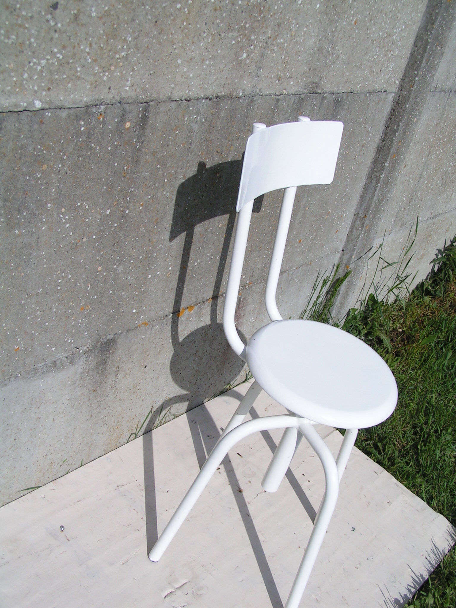 Fully adjustable white metal workshop chair in height