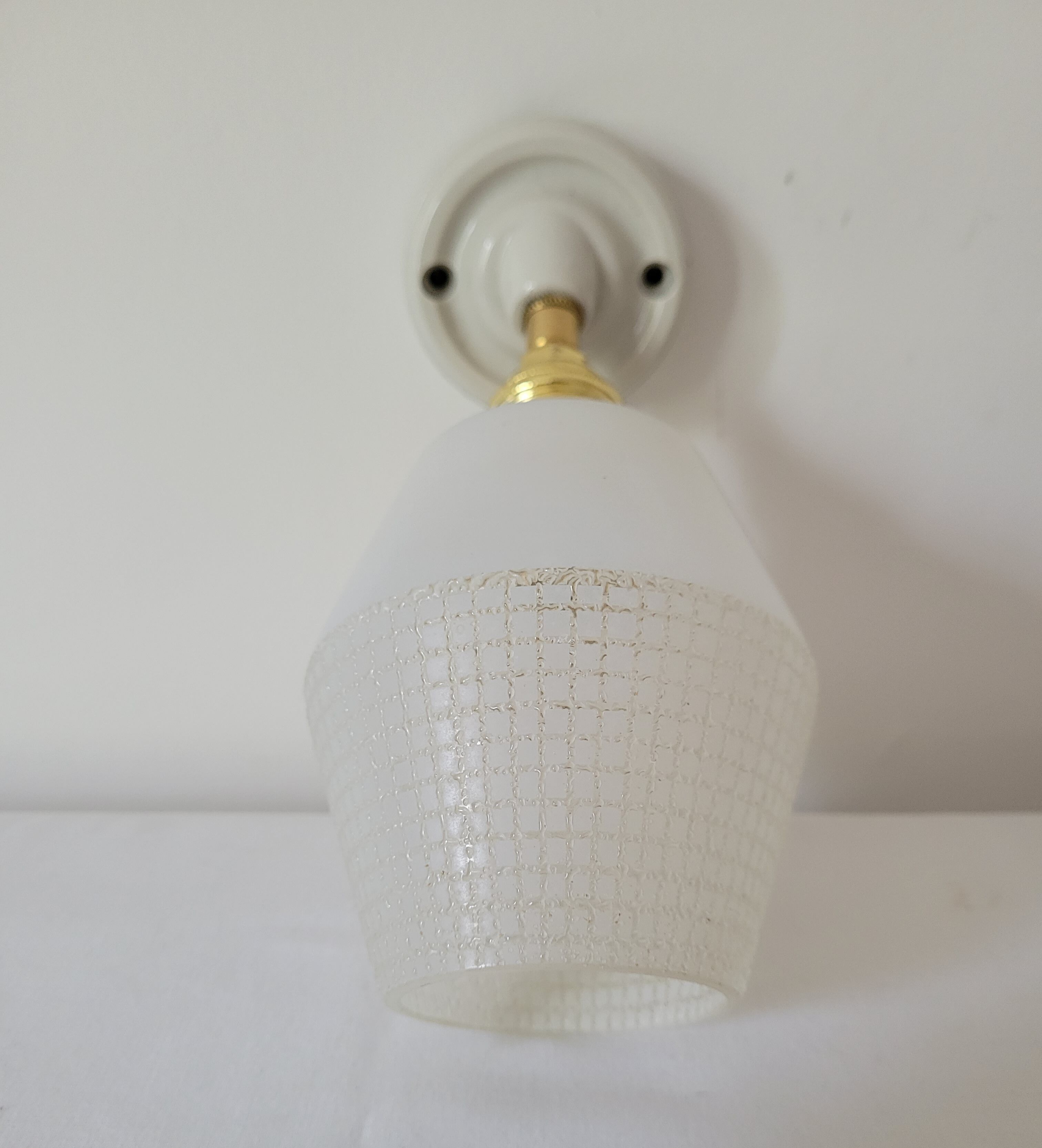 Porcelain and glass wall lamp