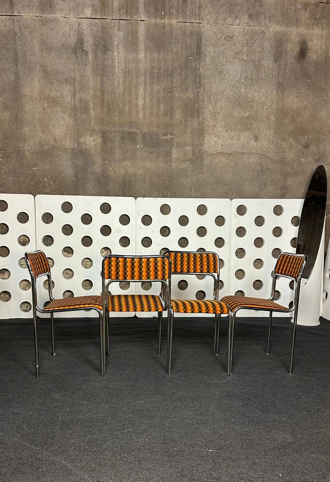 Lots of vintage chairs - 70s