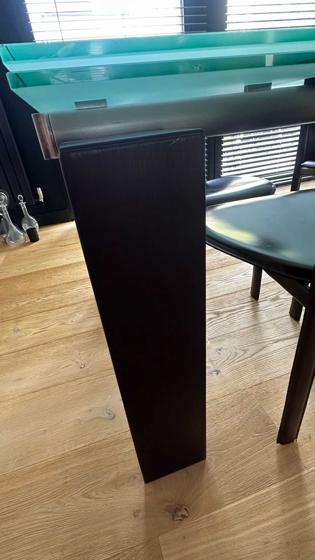 Table de repas extensible modèle Stilt par Decoma Design pour Desalto,
