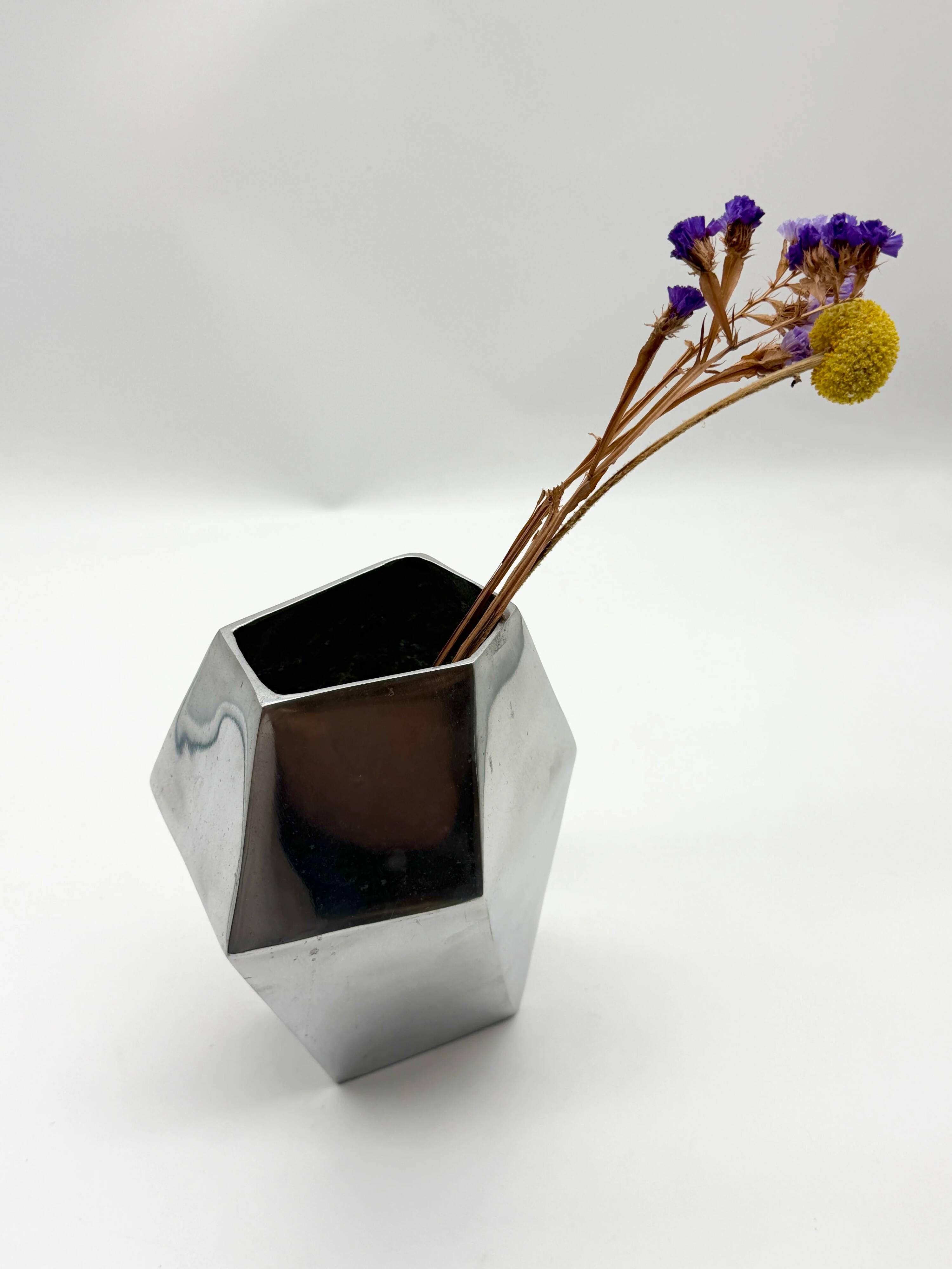 Vase "Prisme" en fonte d’aluminium, années 1980