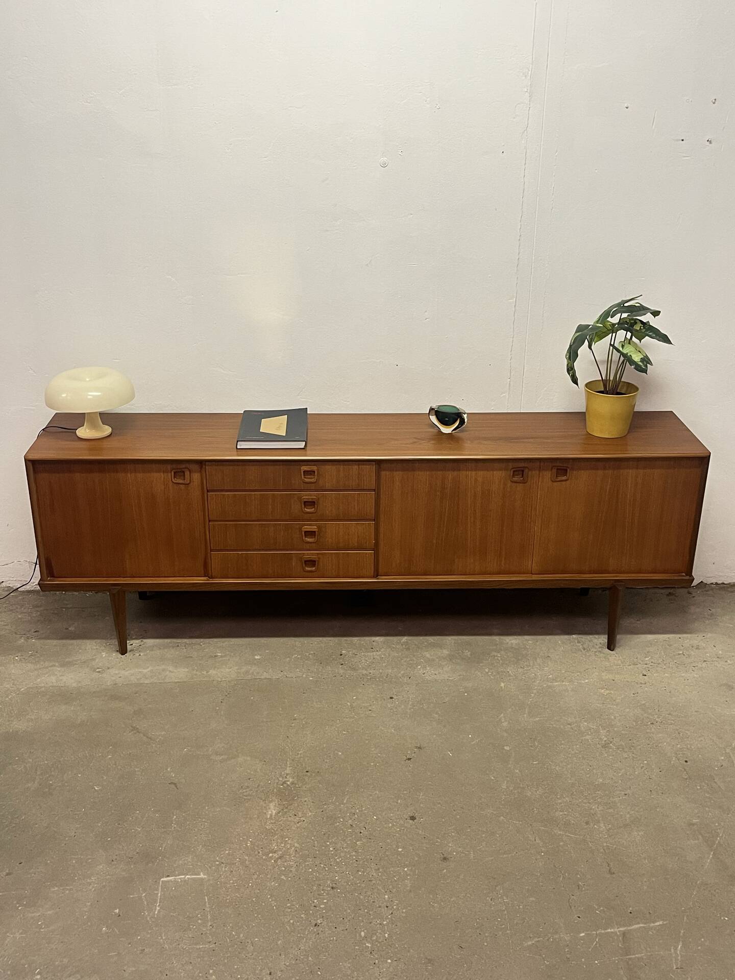 Teak enfilade