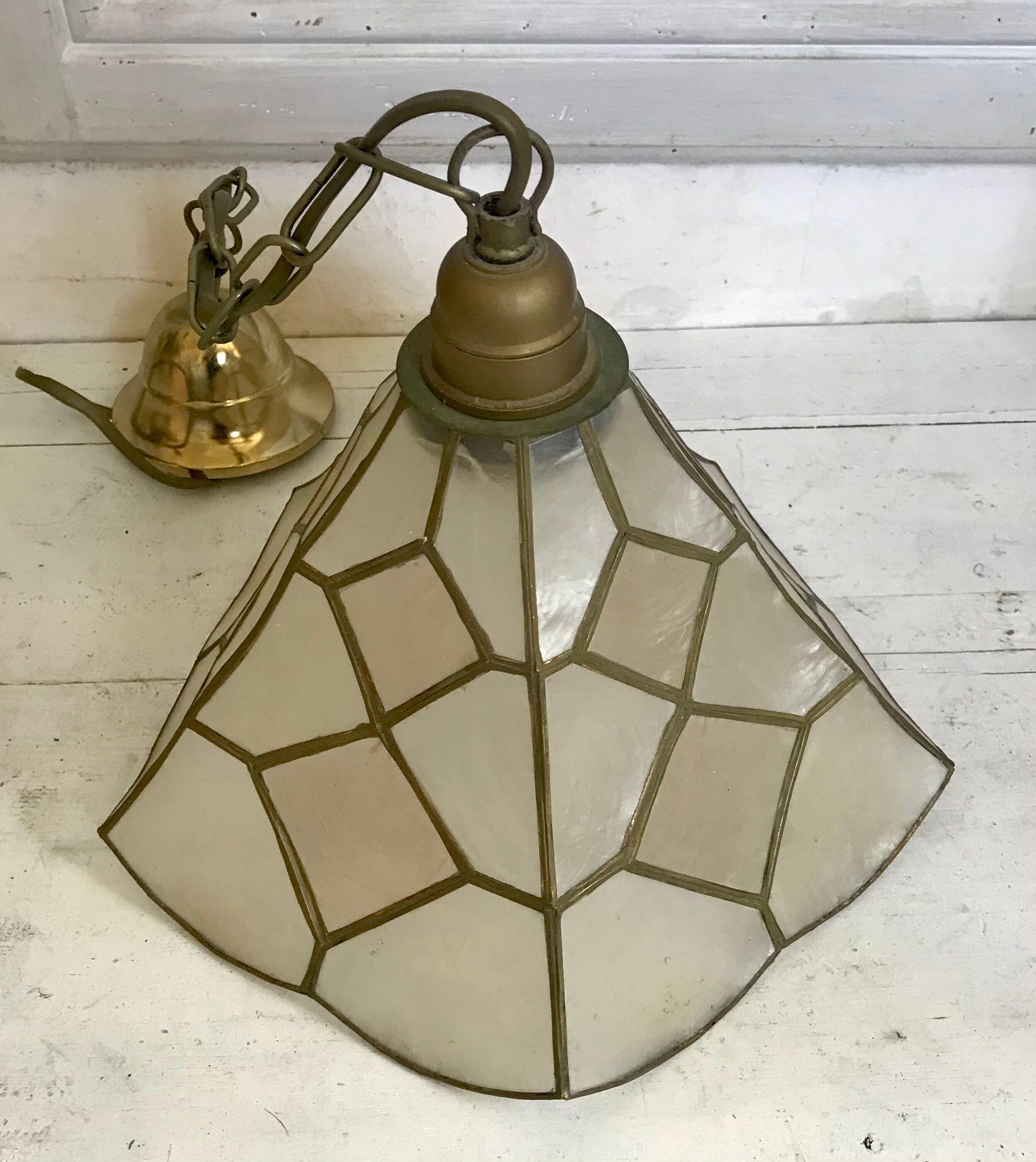 Vintage mother-of-pearl suspension