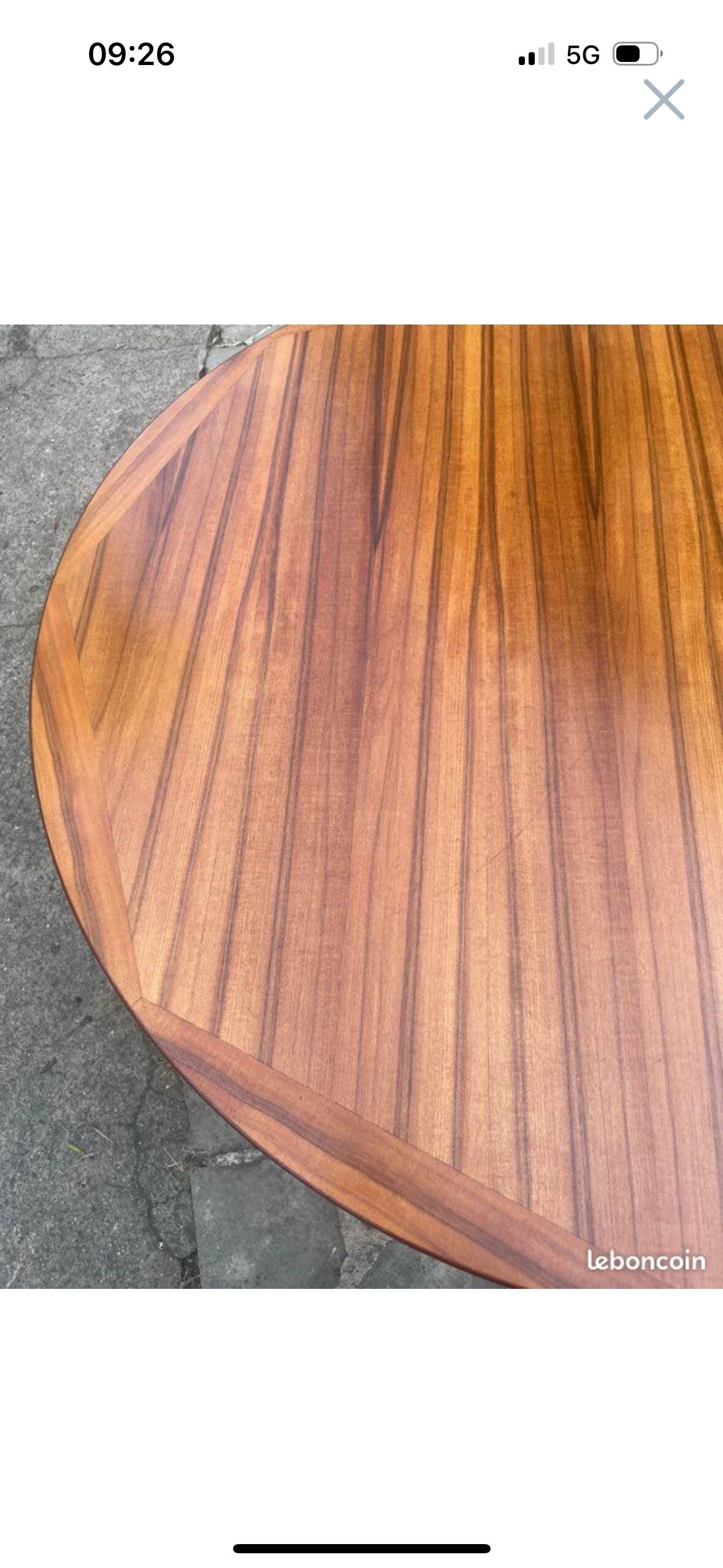 Baumann oval table