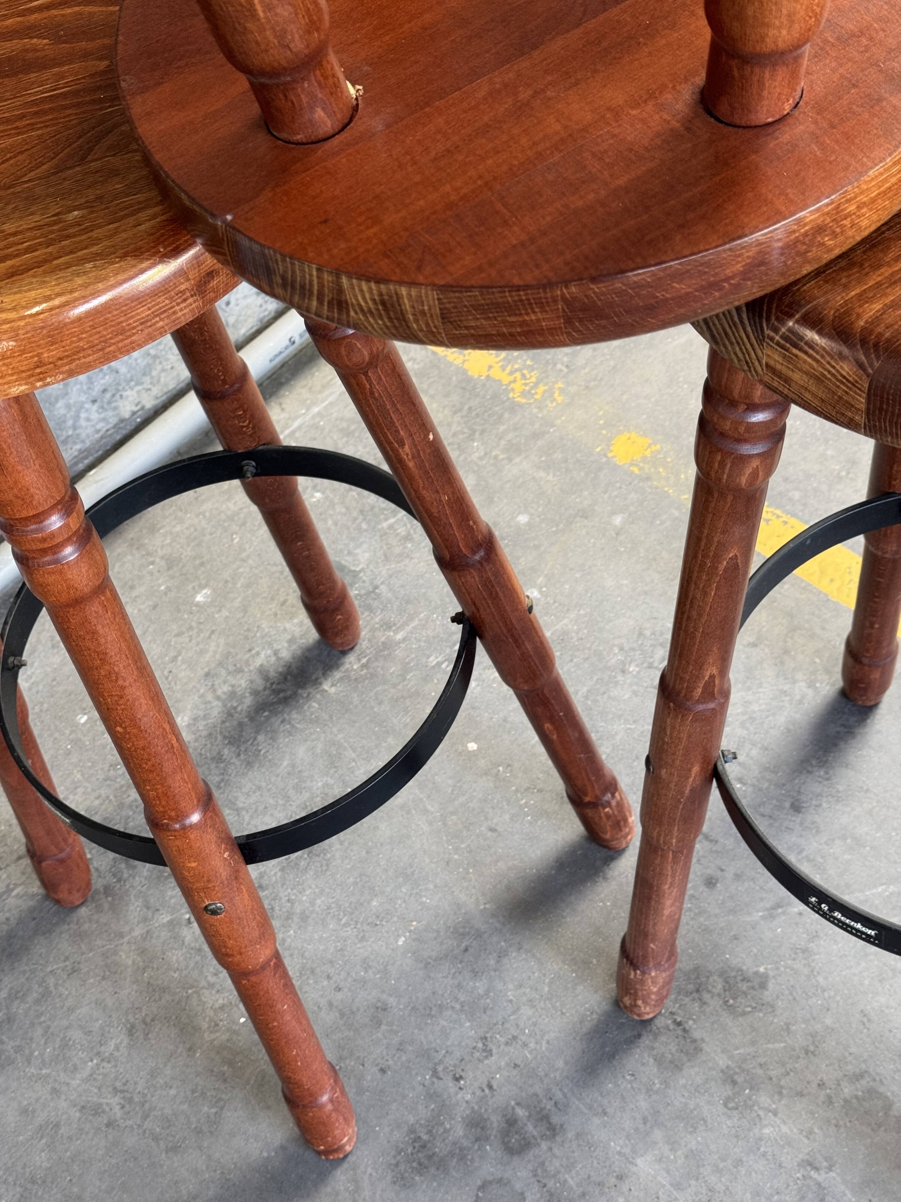 Trio de tabourets de bar en bois Bernkop
