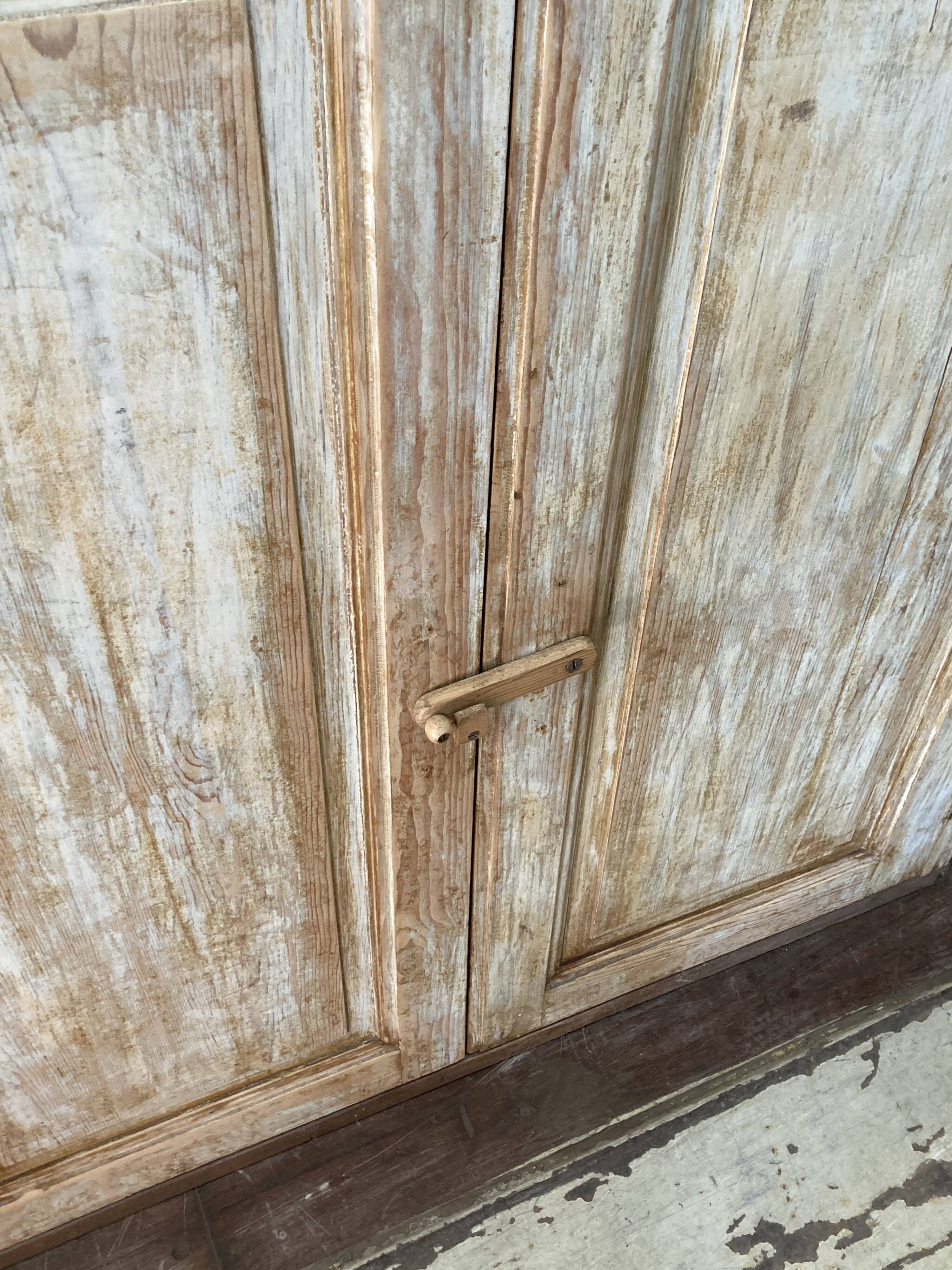 Trade furniture 2 doors patinated