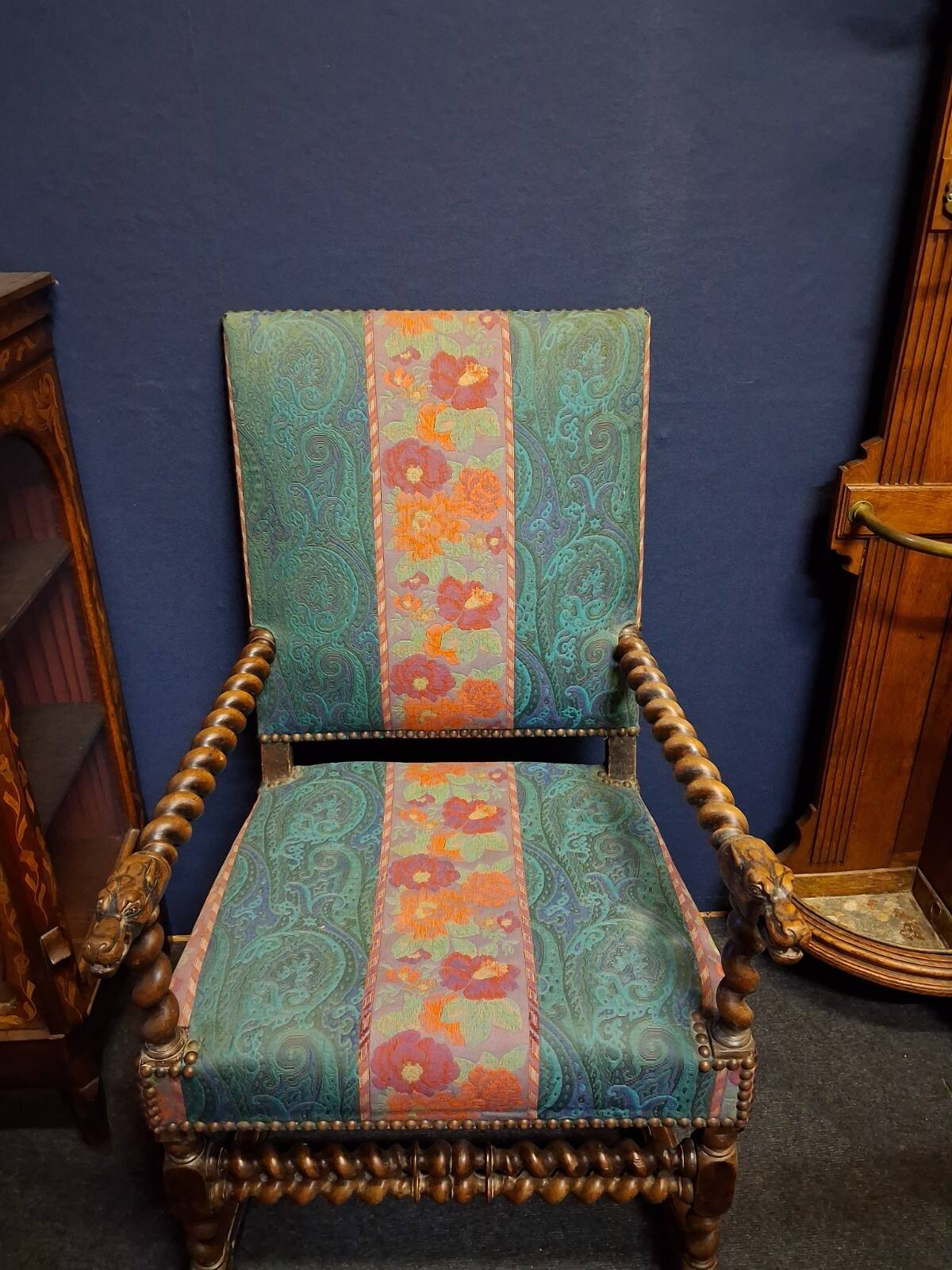 Pair of high-backed armchairs in turned wood – Carved armrests of