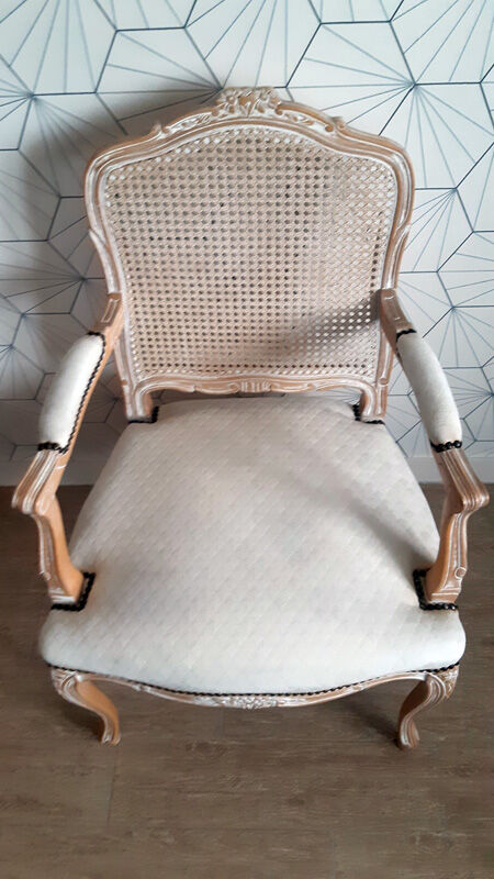 Armchair in white ceruse wood Louis XV style