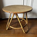 Small vintage round table in osie.