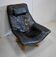 Fauteuil de relaxation en cuir et hêtre – 1970 / 1980