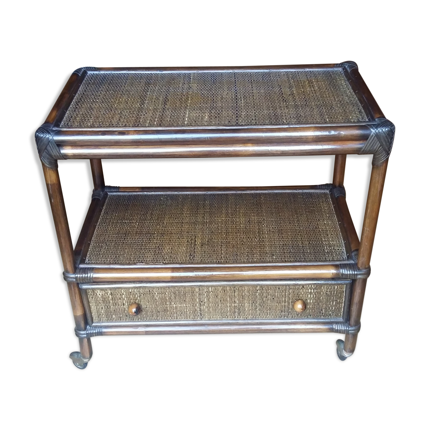 Bamboo and rattan rolling dessert