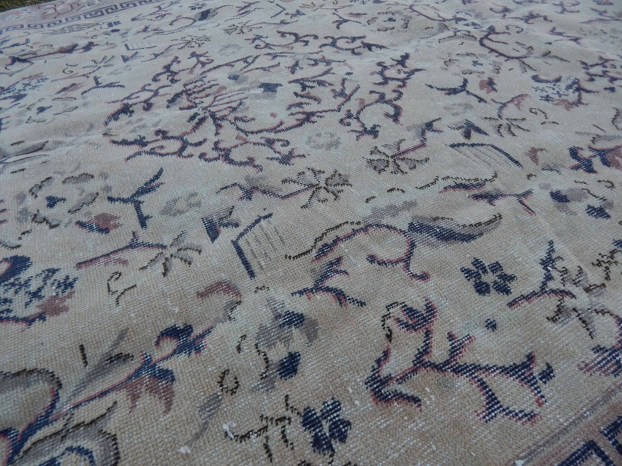 Vintage handmade Turkish rug 200x320 cm