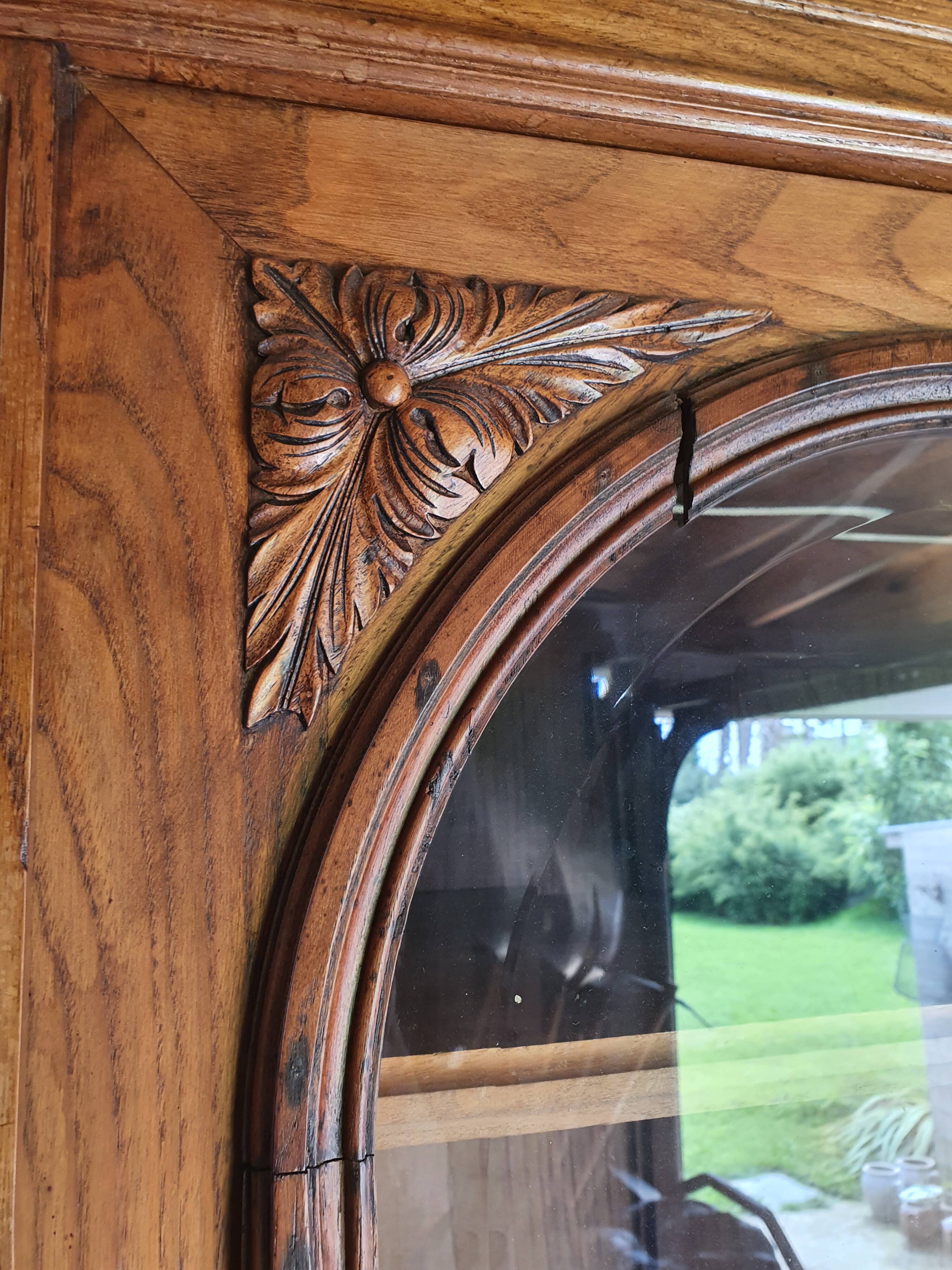 Glass cabinet