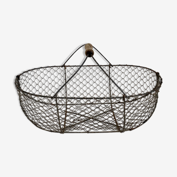 Basket in metal and old wood