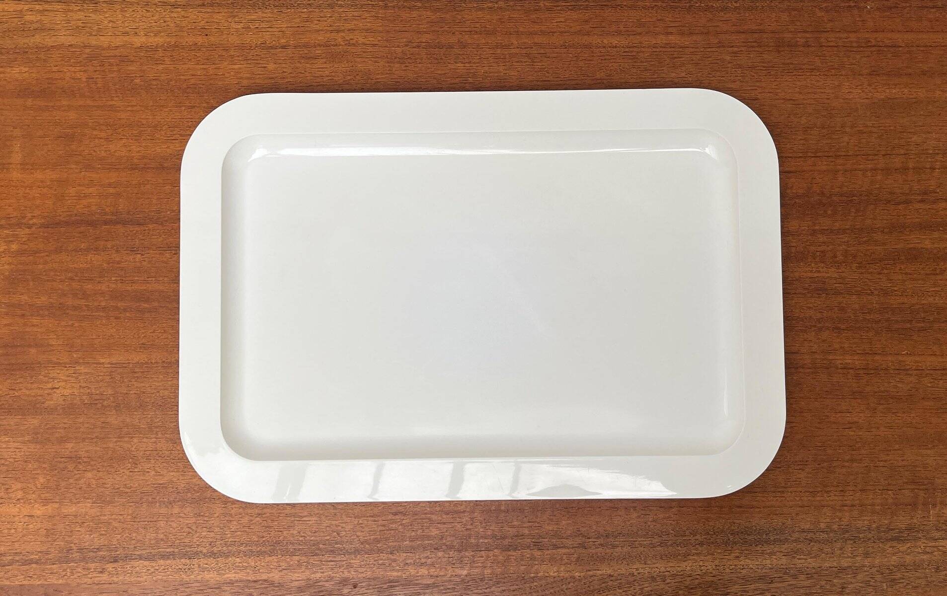 Postmodern Italian plastic plateau by Guzzini, 1980s.