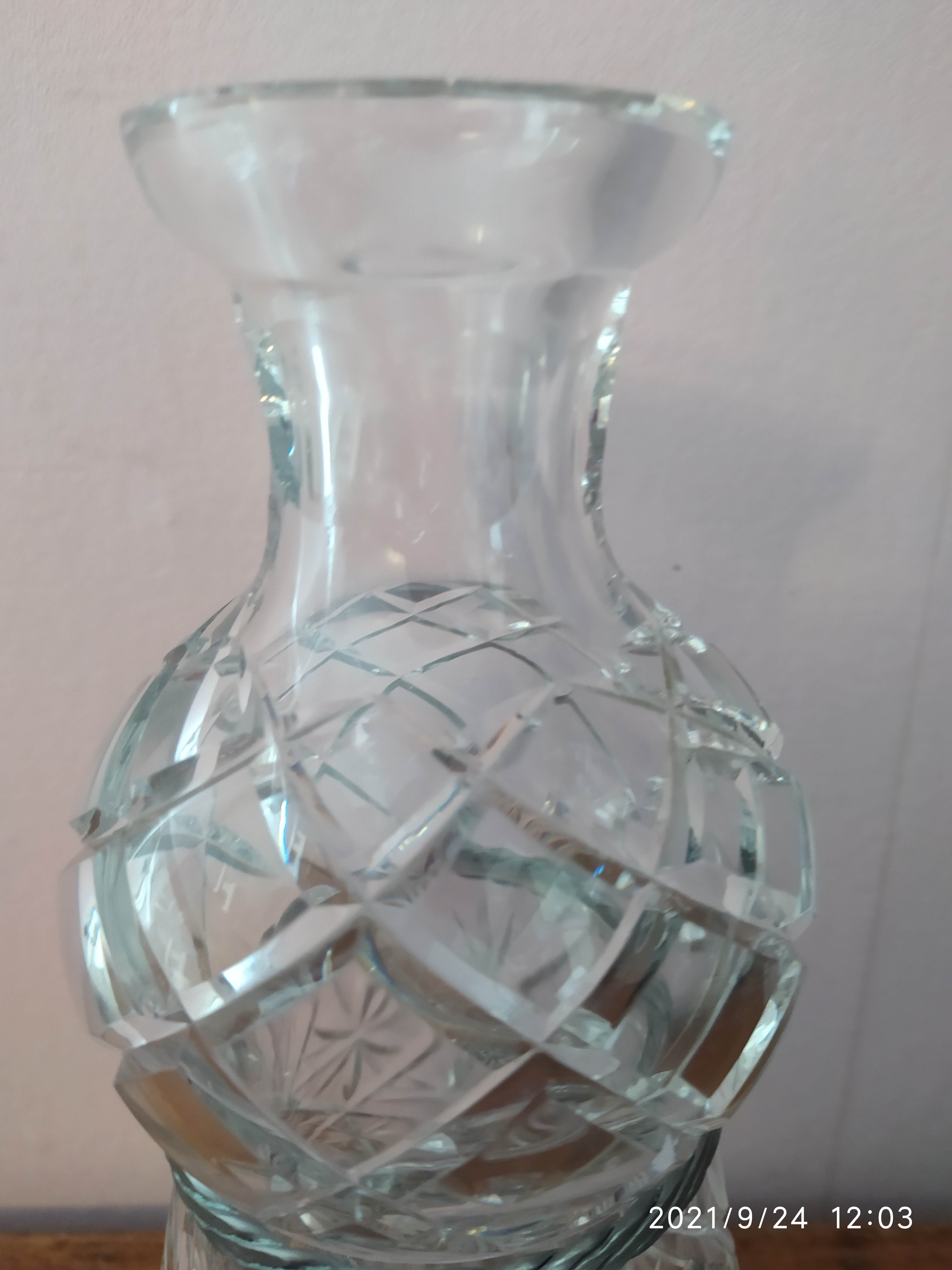 Decanter in crystal and tin accompanied by its cap