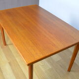 Table danoise en teck Henning Kjaernulf 1960