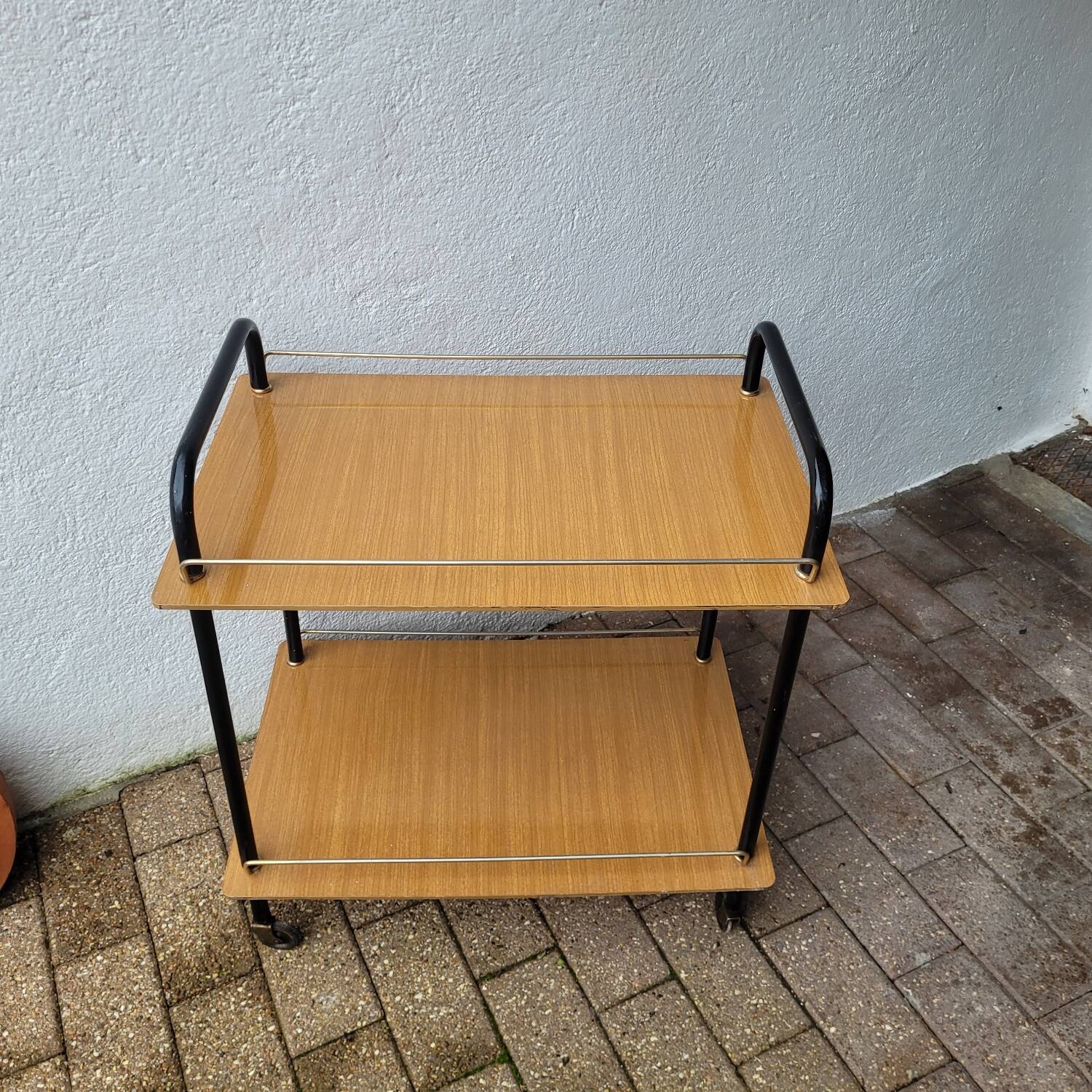 Rolling dessert trolley in formica – black tubular structure, 1960s.