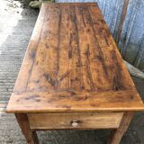 Table de ferme rustique ancienne en cerisier massif à 3 tiroirs et 1 tirette