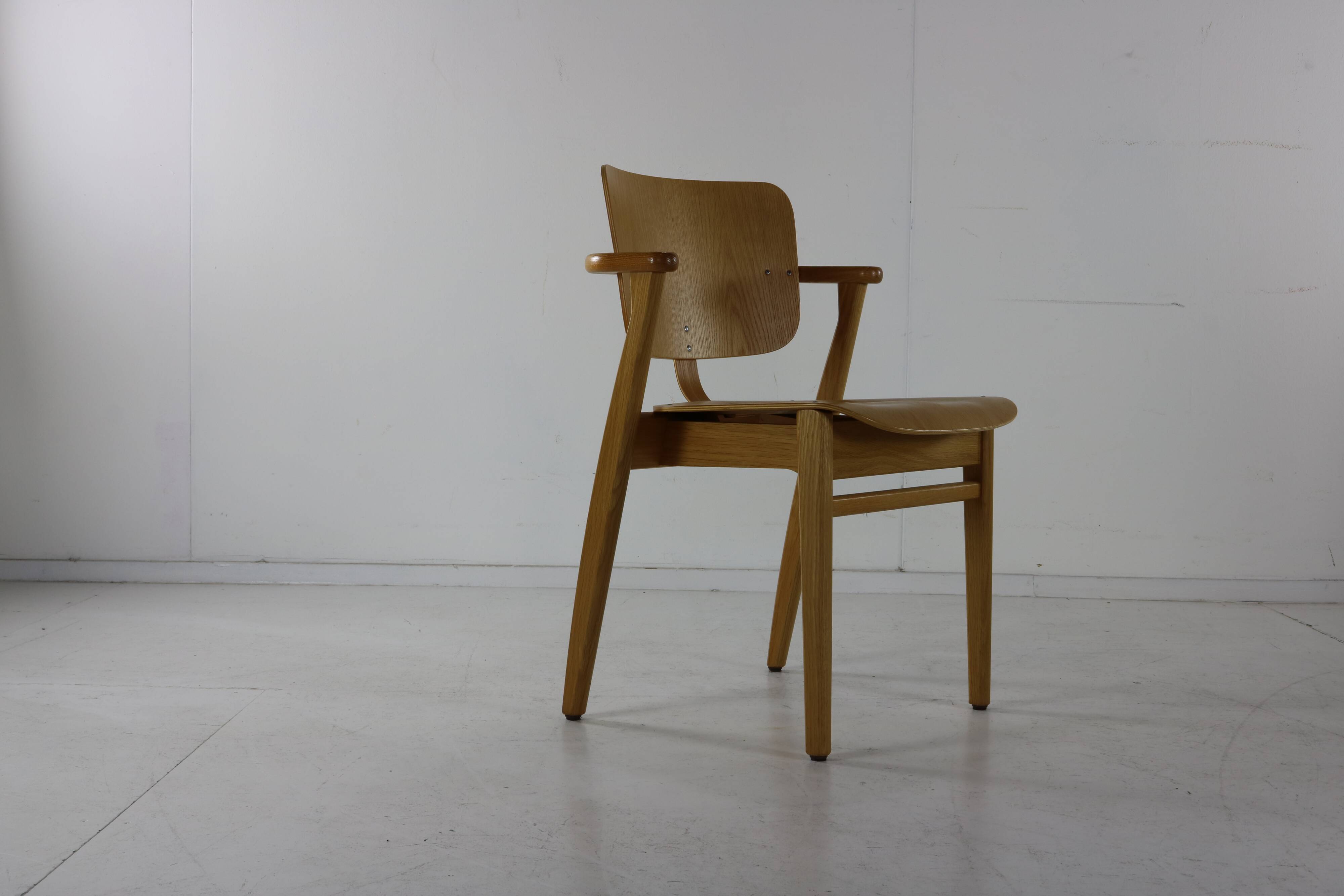 Finnish design arm chair by Ilmari Tapiovaara for Artek