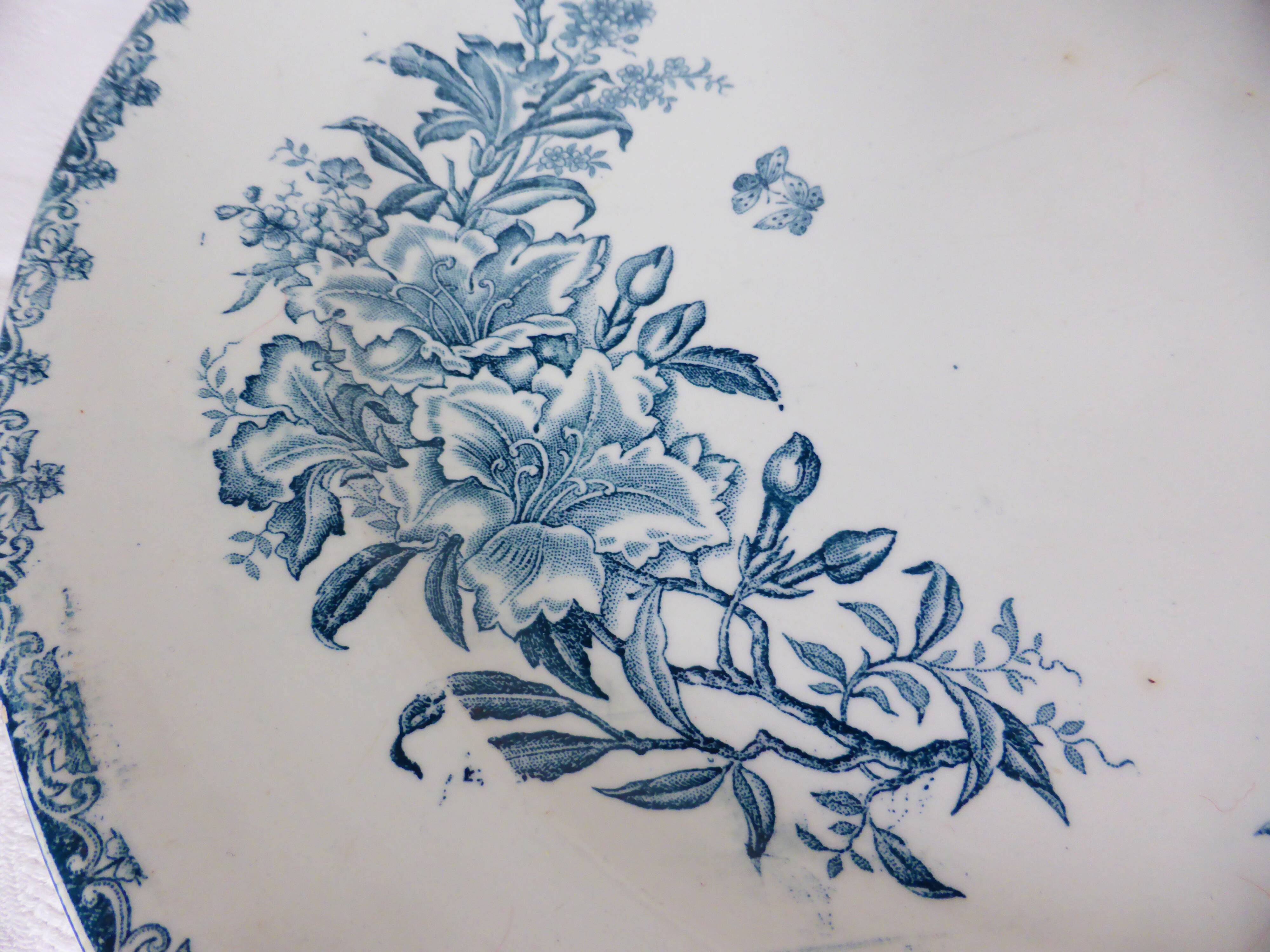 Round ironstone plate from LG Clairefontaine model Bengali 210885.