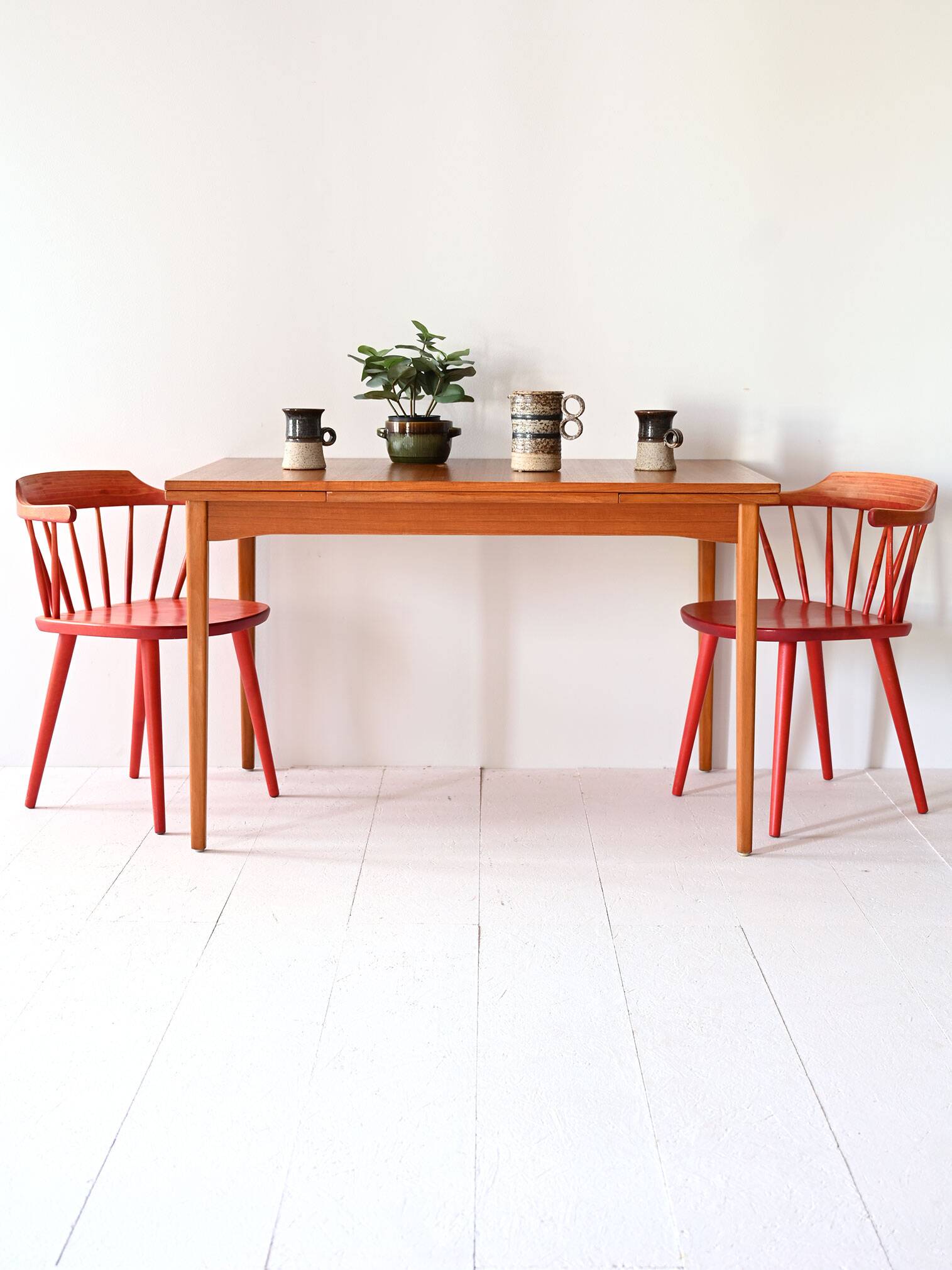 Scandinavian extending table