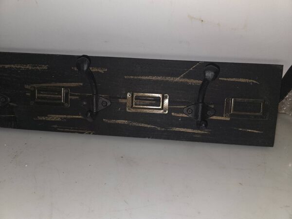 Porte manteaux d'écolier avec étiquettes en bois patiné noir 0