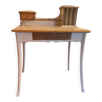 Desk table