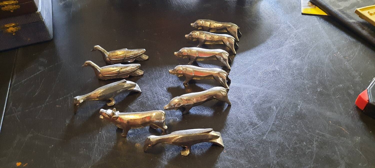 10 animal knife holders