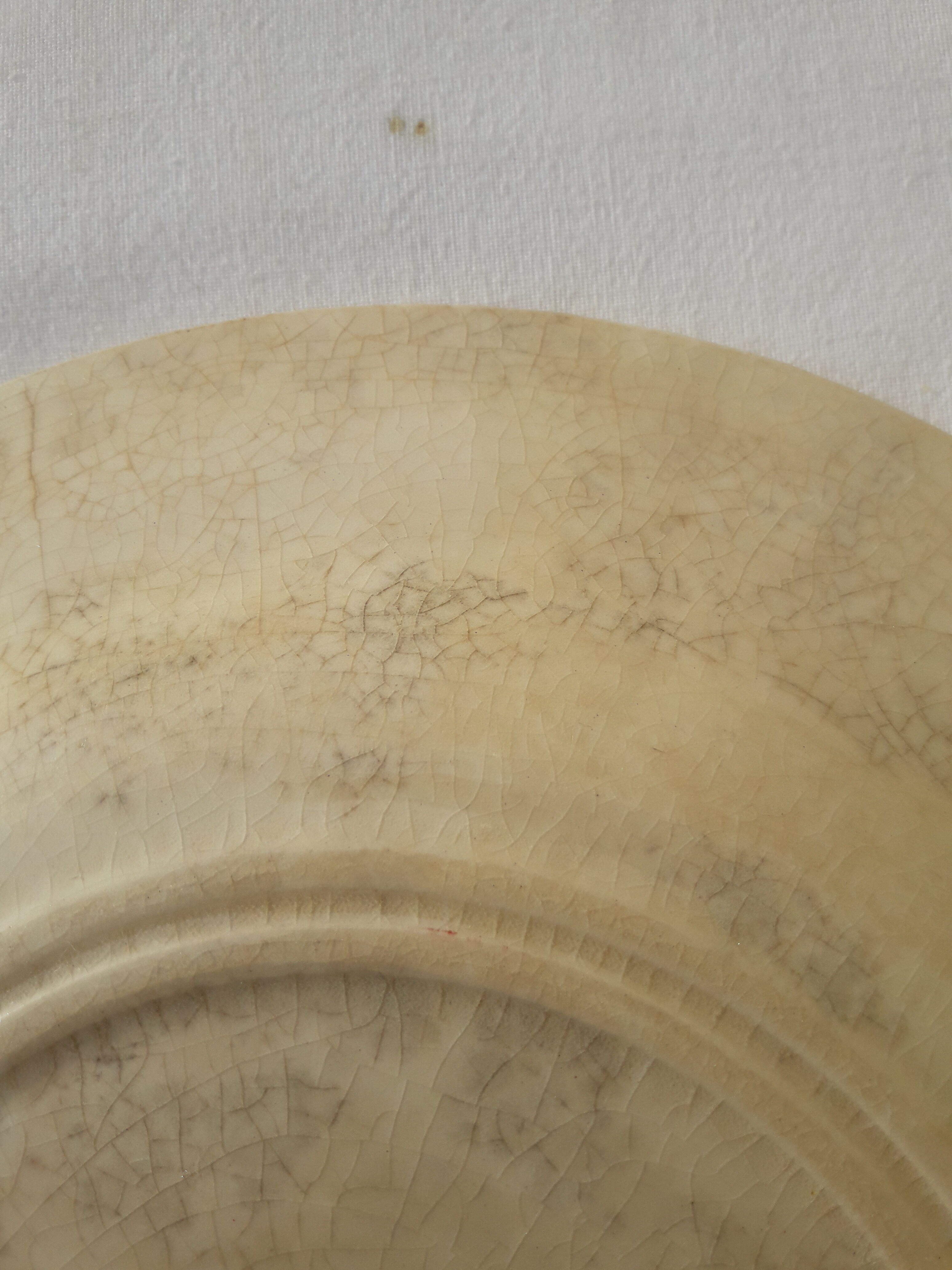 Gien red flower opaque porcelain plate diam 21.5 cm