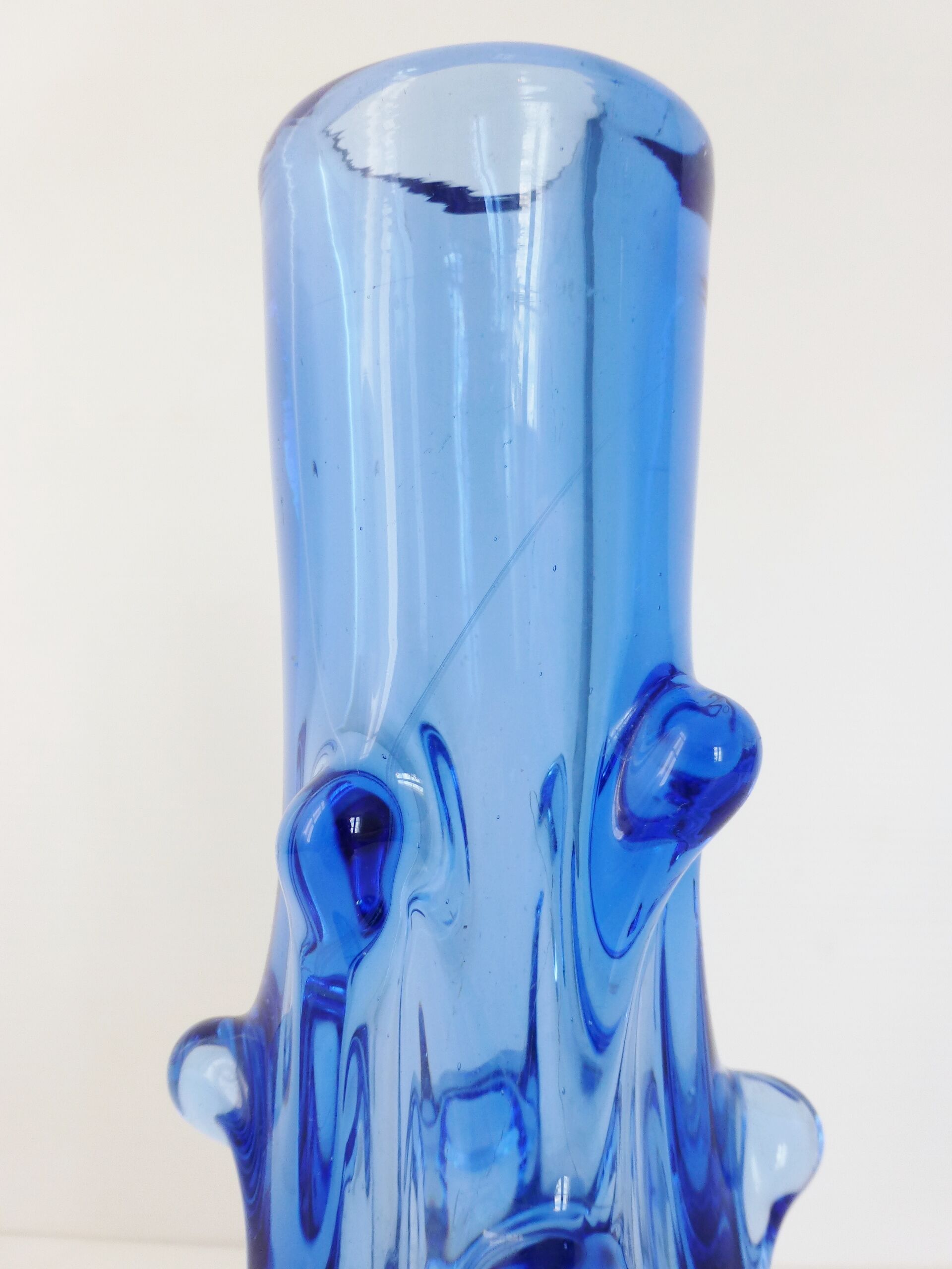 Vase en verre bleu 1960