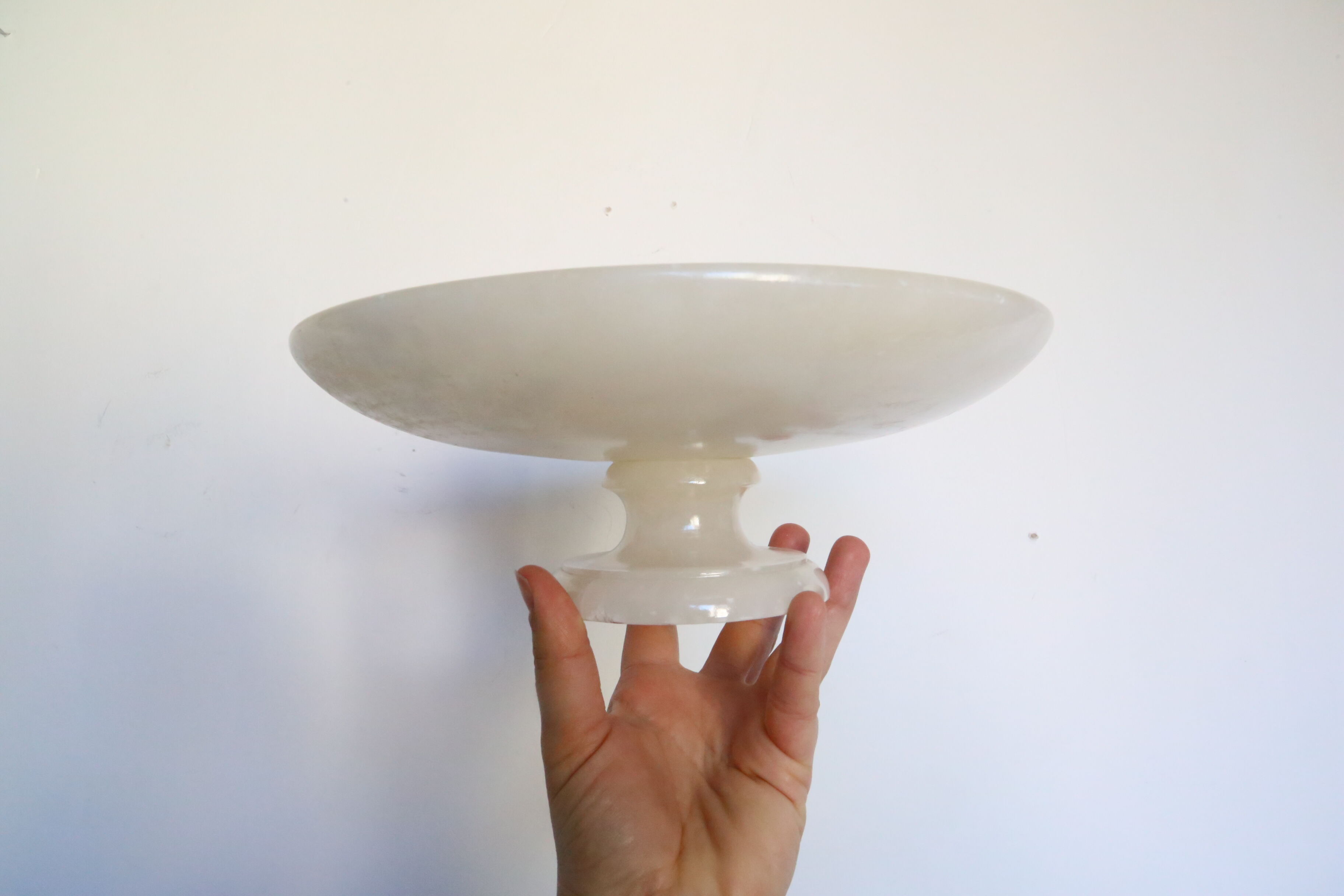 Compotier, flat on alabaster pedestal, 1960