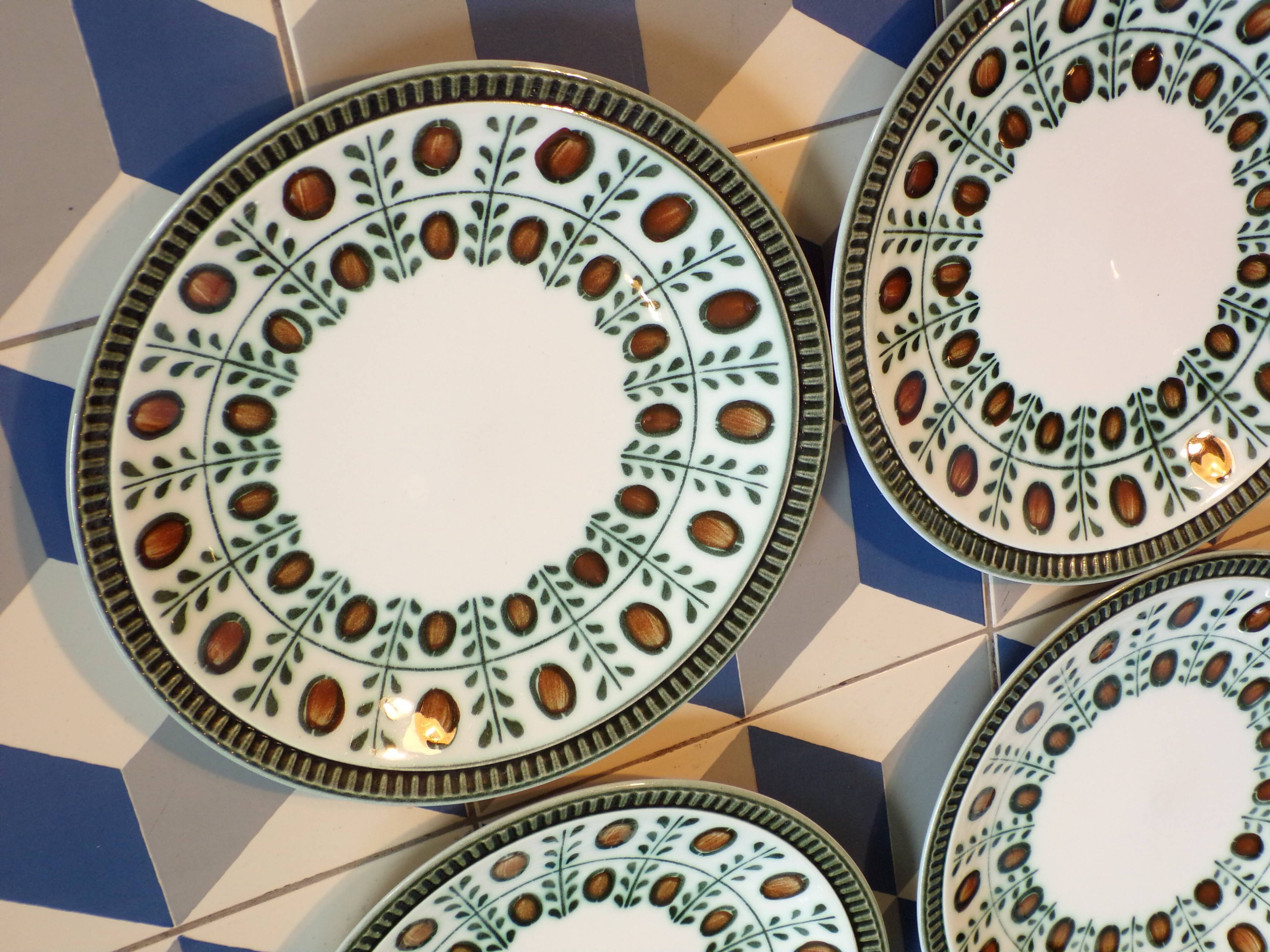 6 Boch La Louvière dinner plates with walnut decor