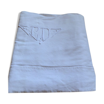 Drap plat en métis  monogramme cd ou pc brodé main