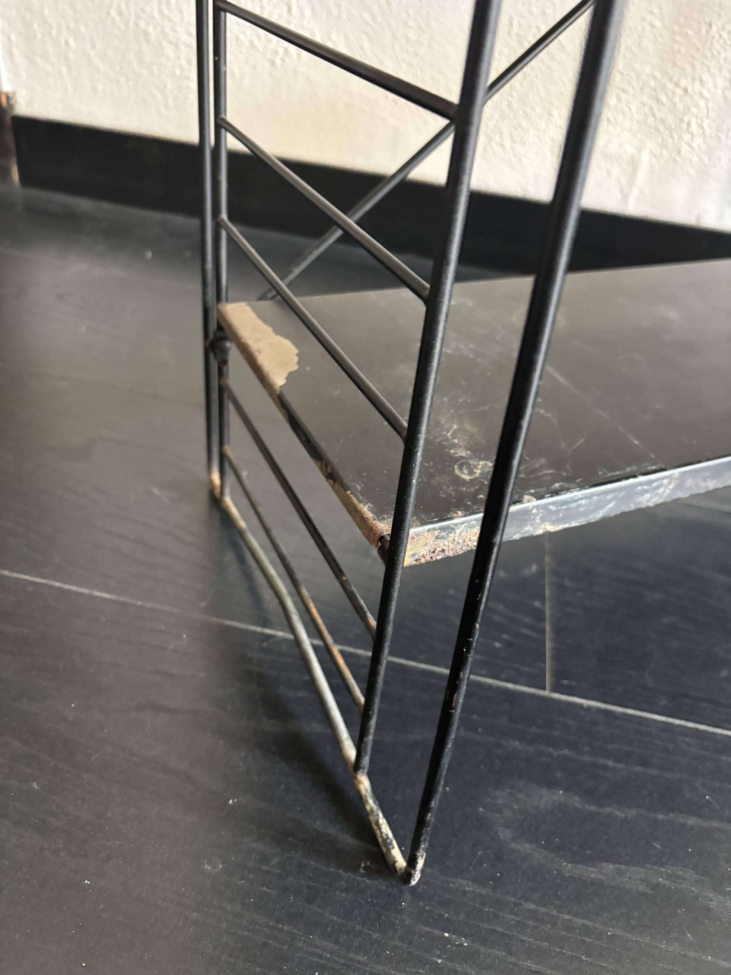 Etagère vintage 1950 tomado sur pieds design A.Dekker noire - 84 x 25 cm