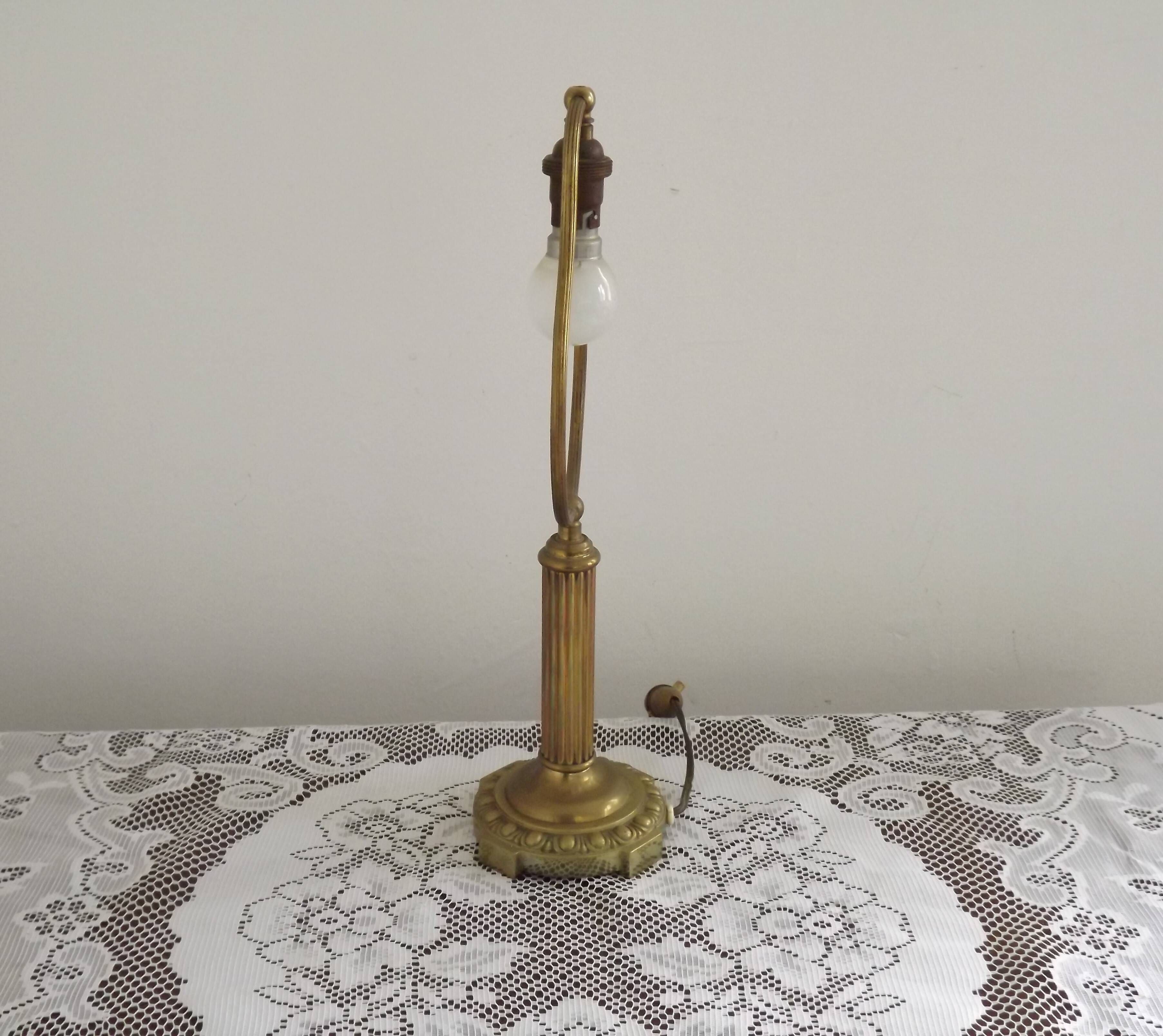 Traditional Style Vintage French Brass Table Lamp Round Footed Base