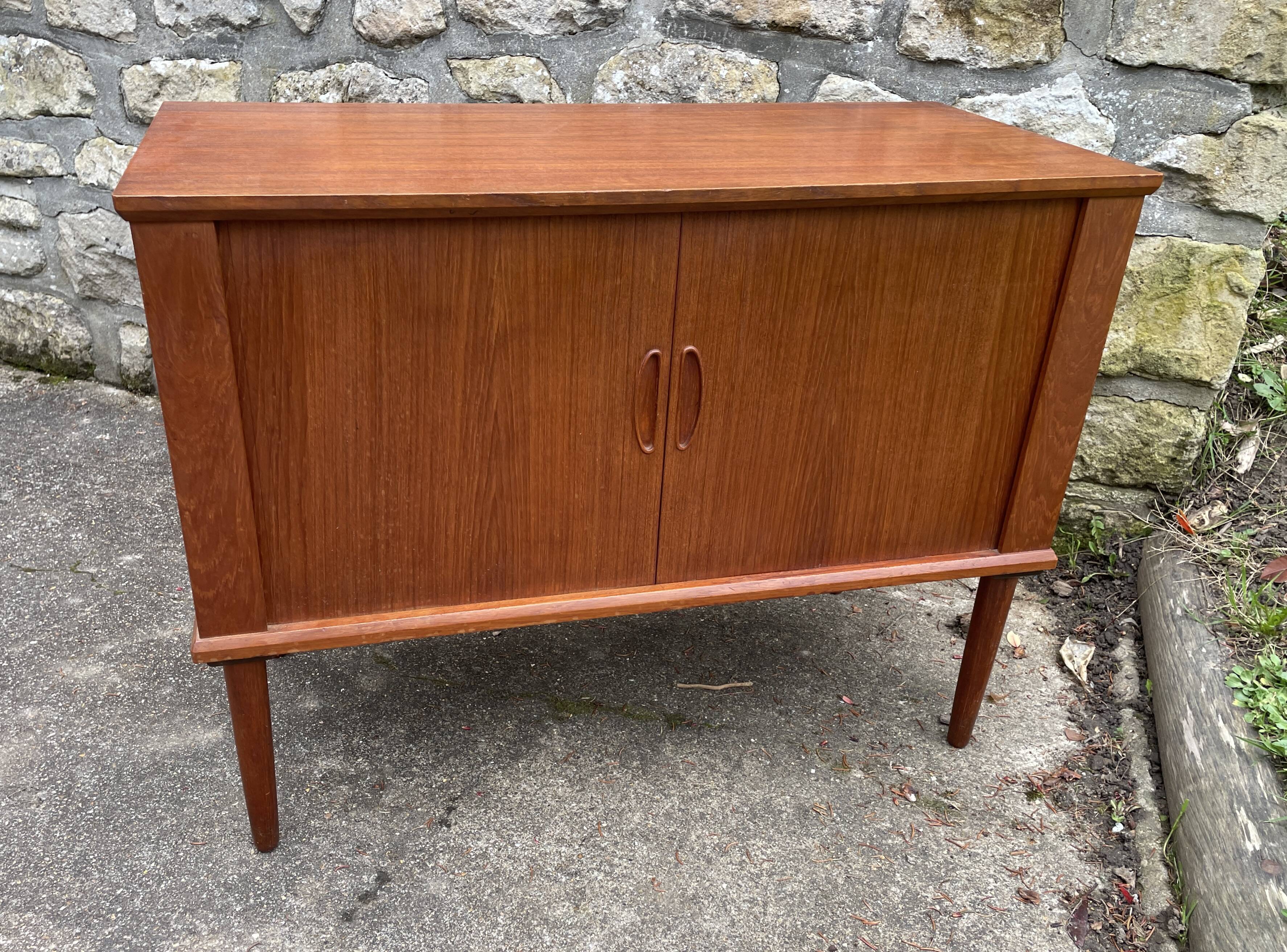 Small teak sideboard, Danish music furniture for vinyl records. Bar