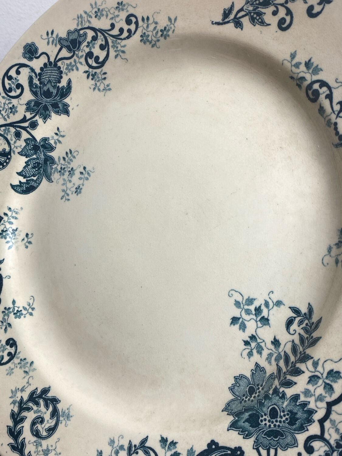 Service plates, iron earth, Sévigné, HB & Cie