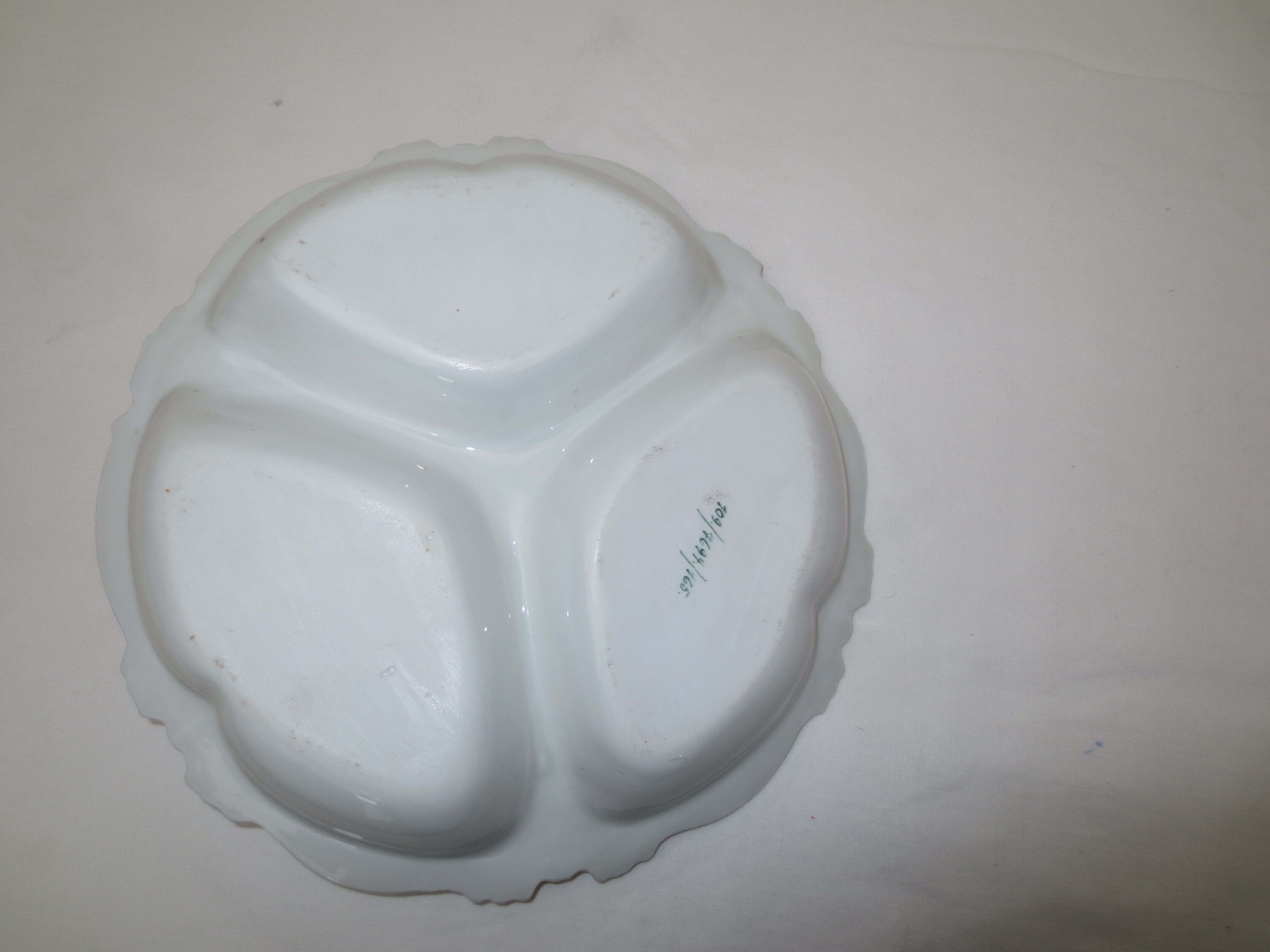 Numbered decorated porcelain quarter dish for hors d'oeuvre or other