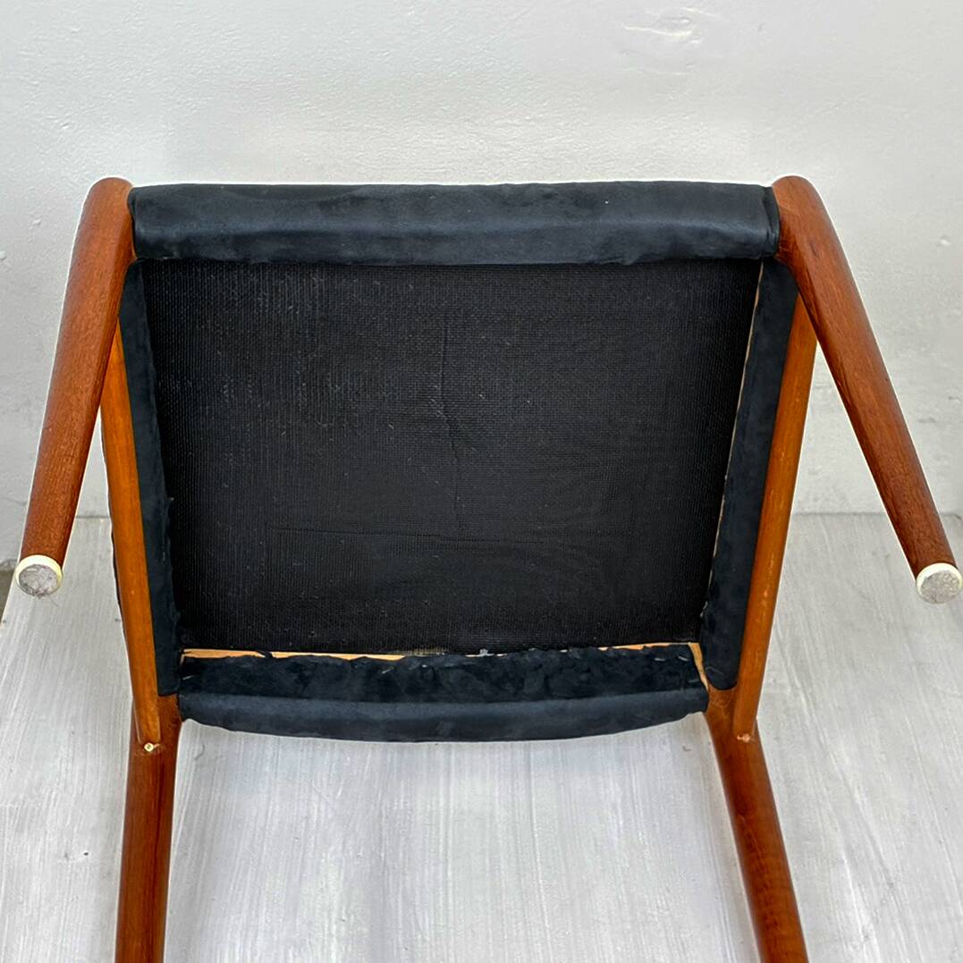 A beautiful pair of modern Scandinavian dining chairs in teak, model 75 by Niels Otto Møller.
