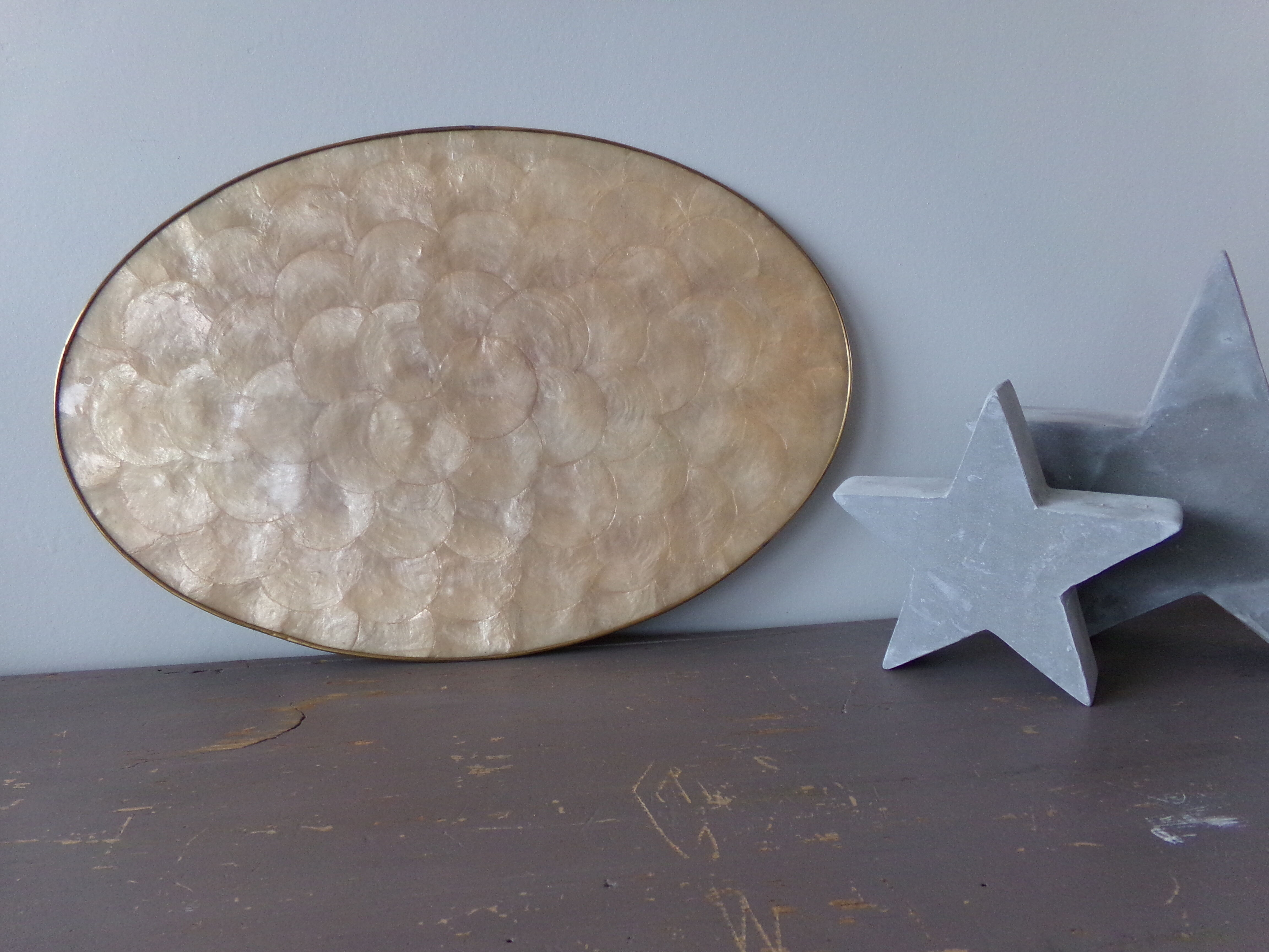 Oval top in mother-of-pearl and brass