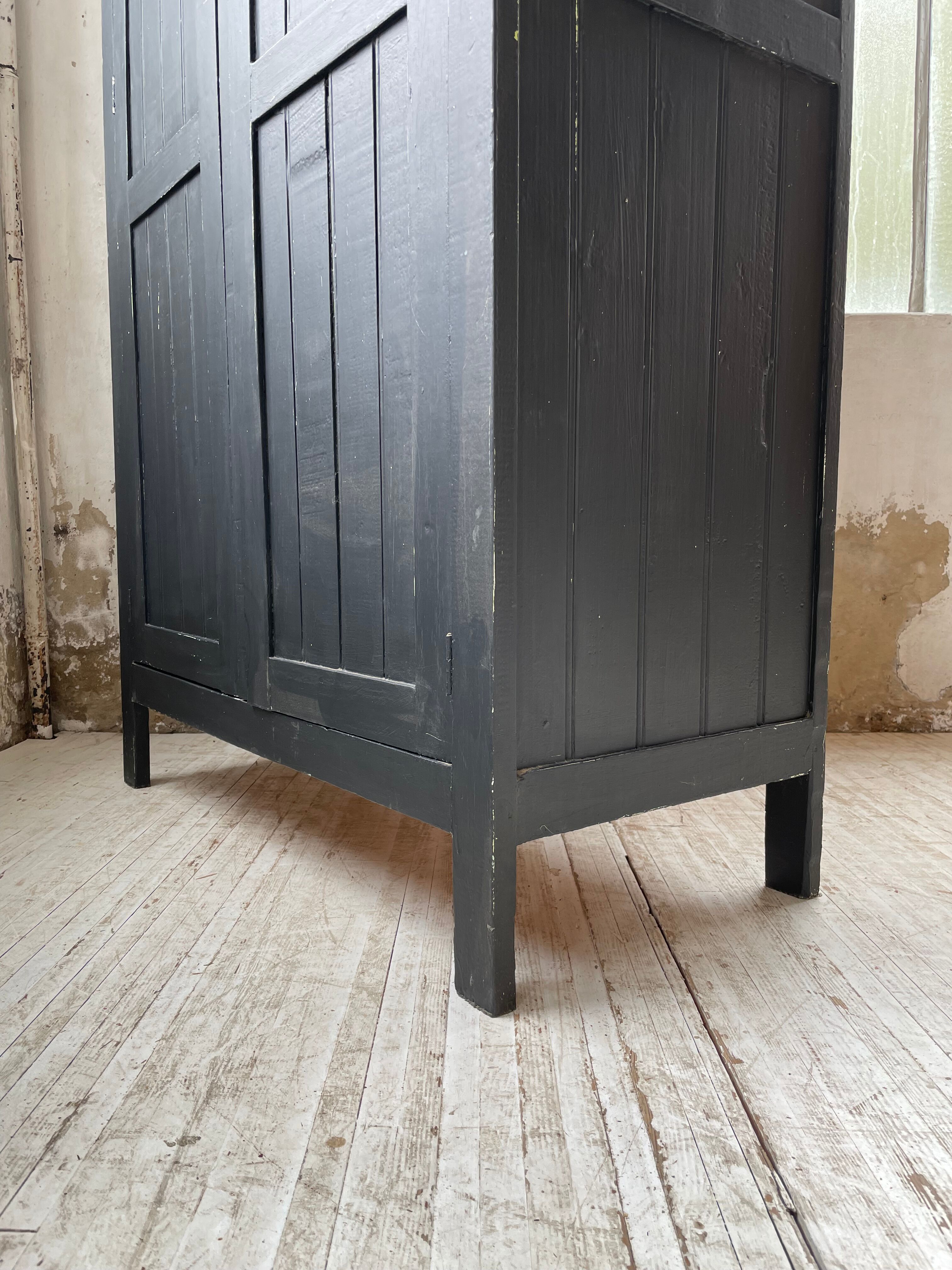 Black trade cabinet