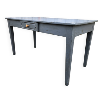Table d’époque reconstruction en chêne à 1 tiroir peinte en bleu.