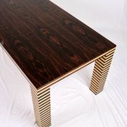 Table à manger en bois style Memphis, Italie